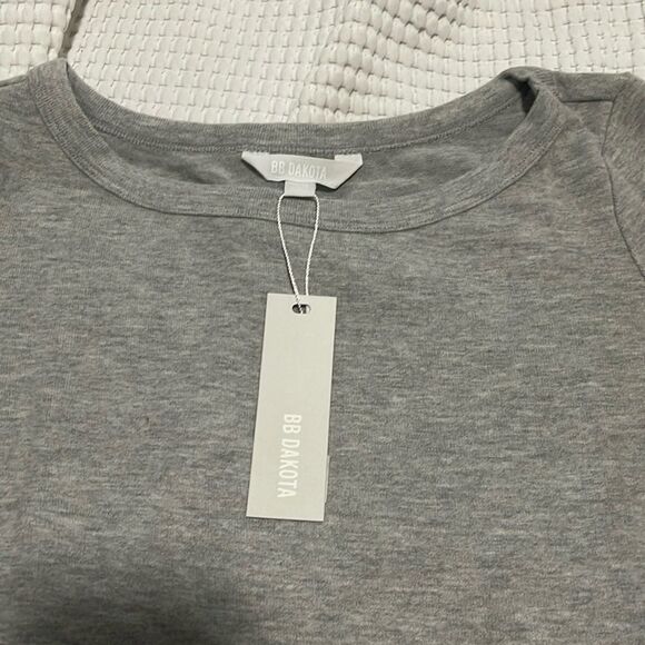 NWT- BB Dakota - XS. Bell Sleeve - Picture 3 of 10